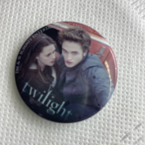 Set of 3 Twilight pins for Twihards Fanpires Twilighter Fandom great condition - Picture 2 of 4